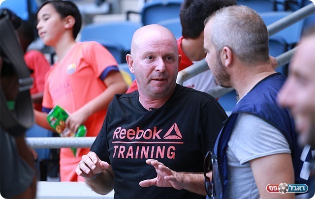 אוהד שרוף של "רובי שפירא". טל פרידמן (עדי מלול)